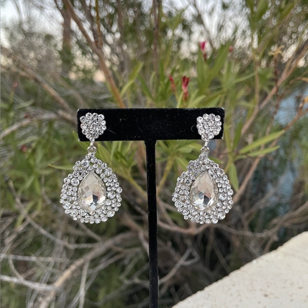 Elegant Clear Silver Hardware Large Size Teardrop Earrings Pageant Head Shots